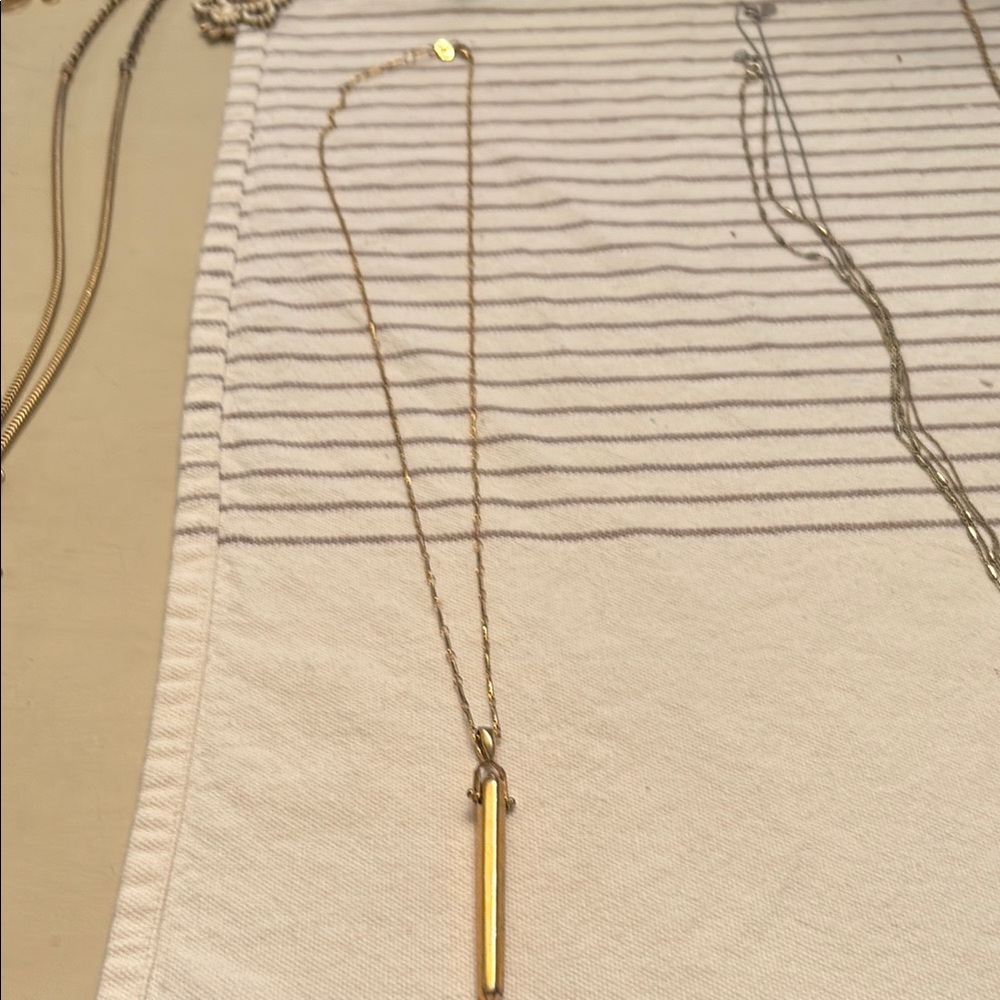 Elegant Gold Pendant Necklace